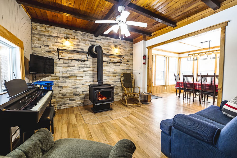 Photo of Livingroom in Le Val-Saint-Francois Regional County Municipality