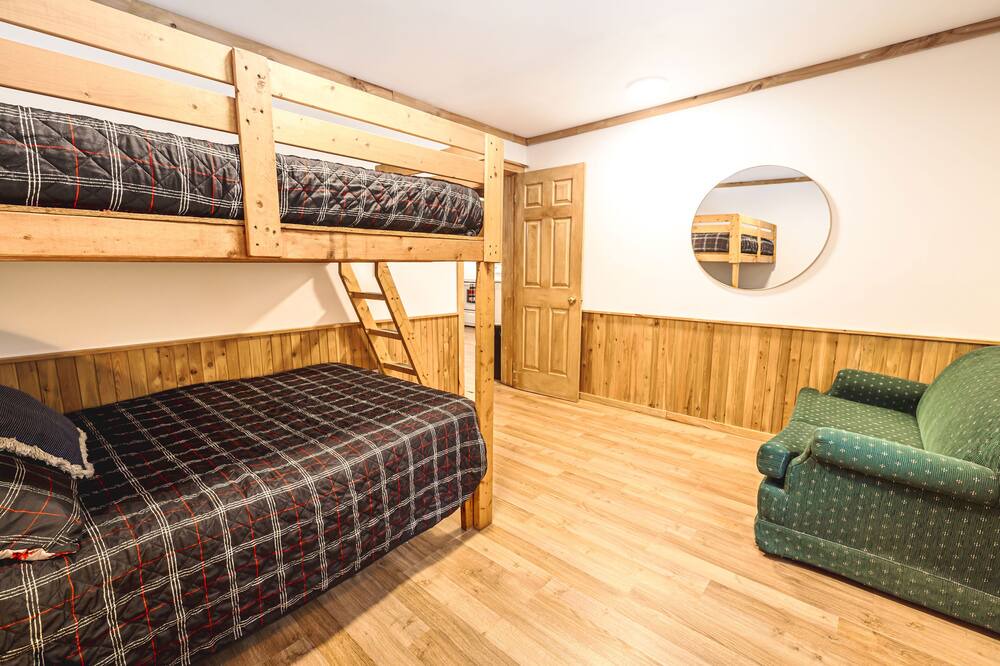 Photo of Bedroom in Le Val-Saint-Francois Regional County Municipality