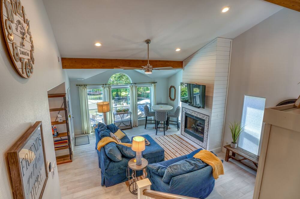Photo of Livingroom in Granite Shoals