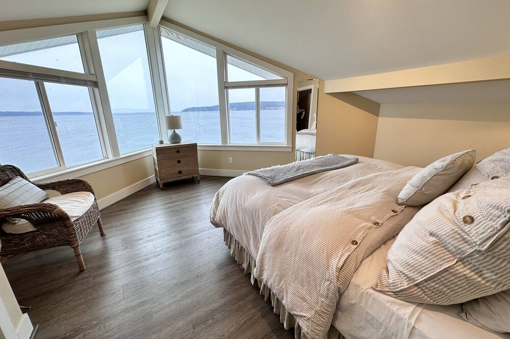 Photo of Bedroom in Langley