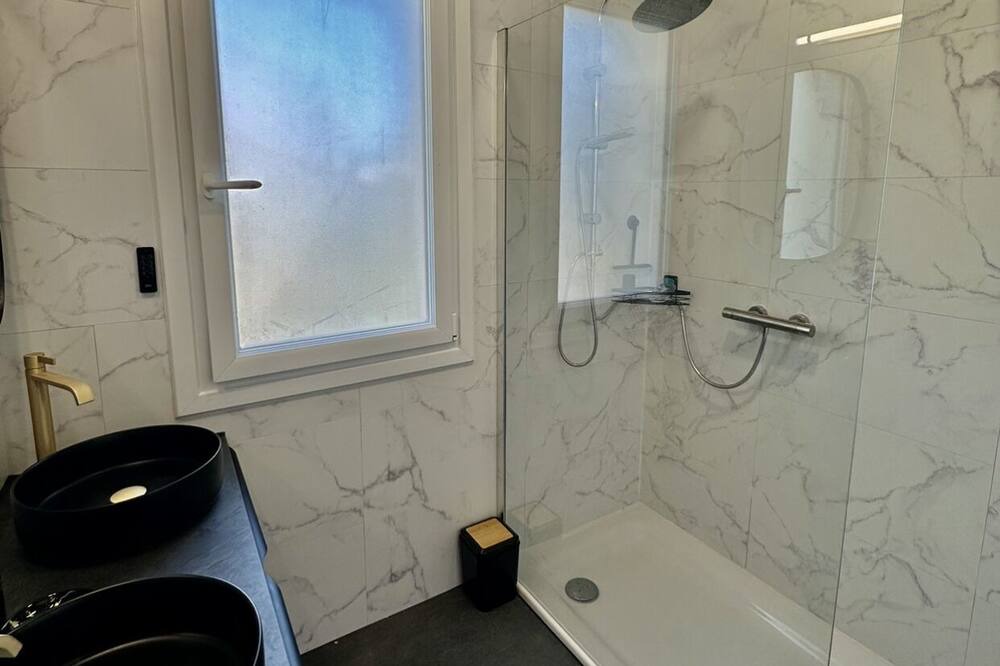 Photo of Bathroom in La Roche-sur-Yon