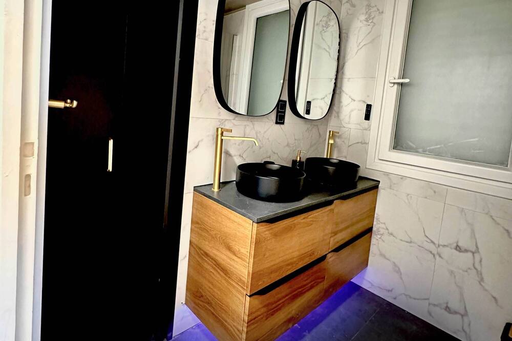 Photo of Bathroom in La Roche-sur-Yon