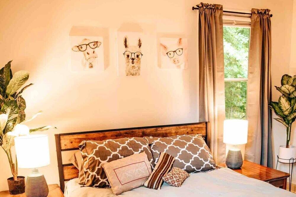 Photo of Bedroom in Villa Heights