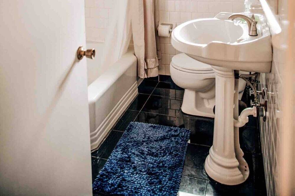 Photo of Bathroom in Villa Heights