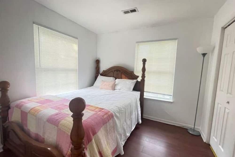 Photo of Bedroom in Cave Spring