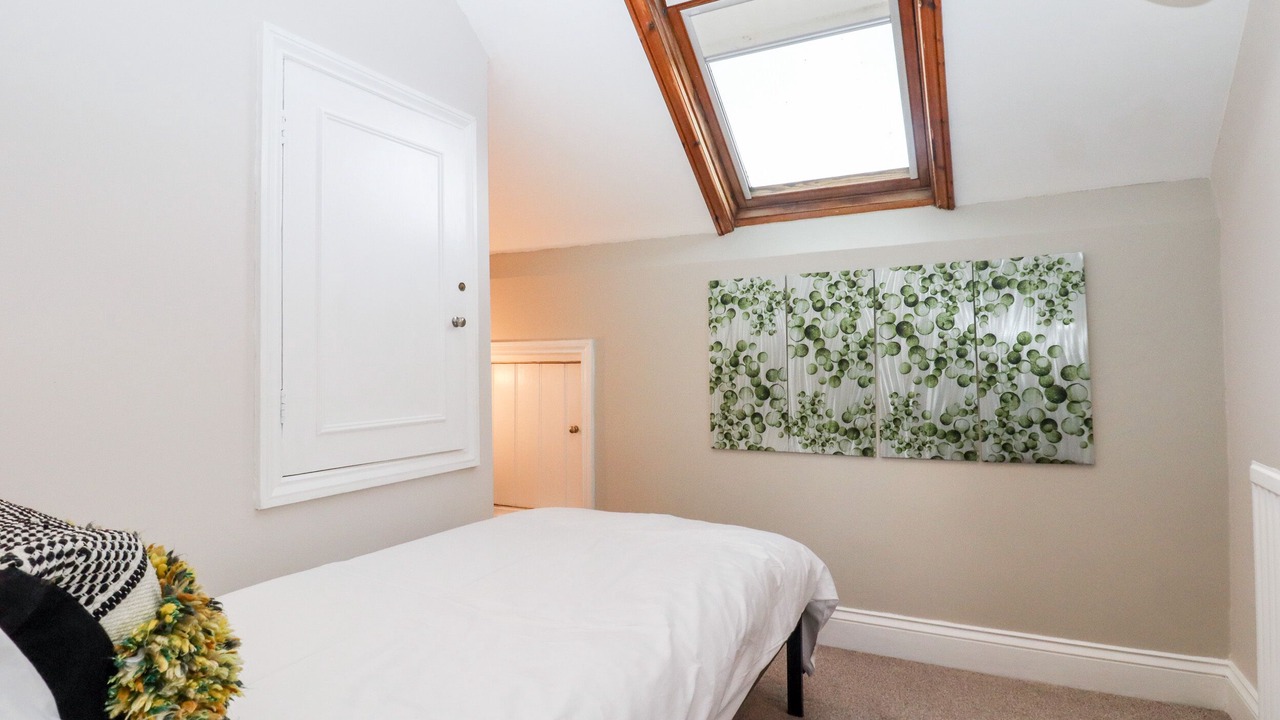 Photo of Others in Sandwich