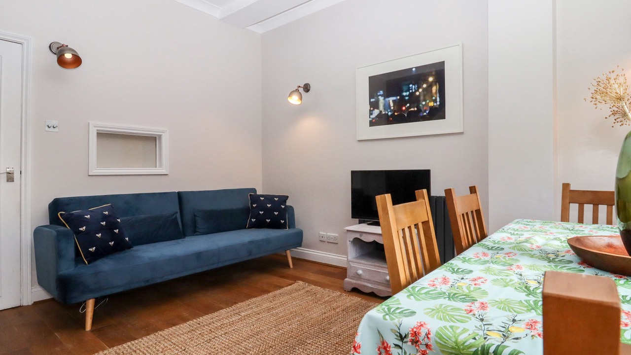 Photo of Others in Sandwich