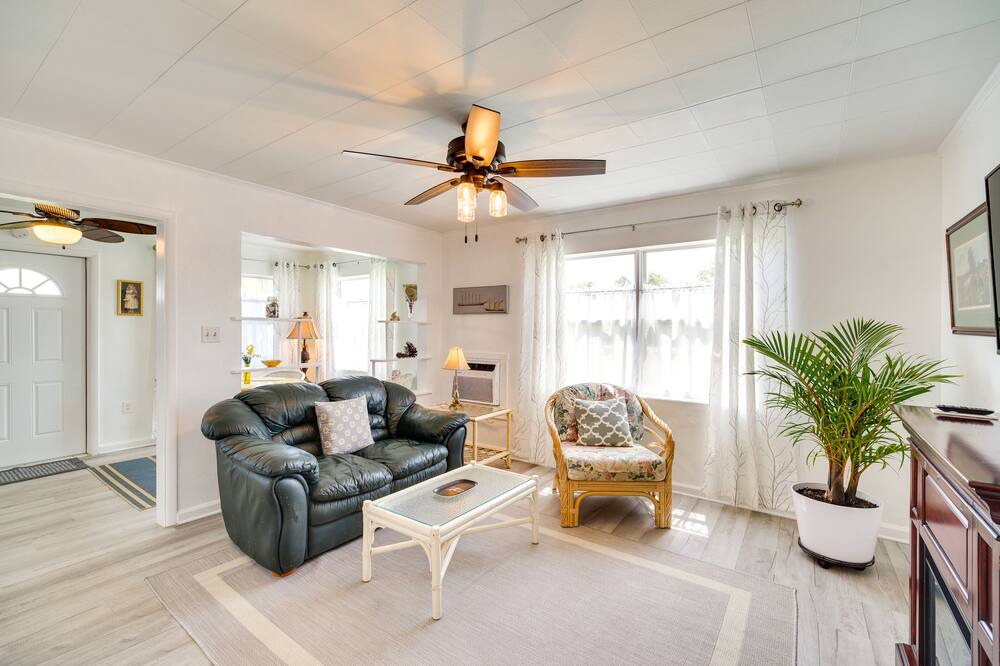 Photo of Livingroom in Indian Lake Estates