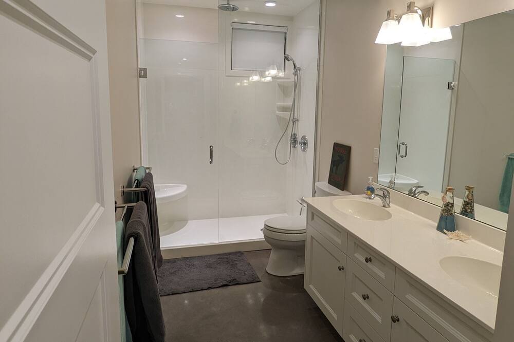 Photo of Bathroom in Port Franks