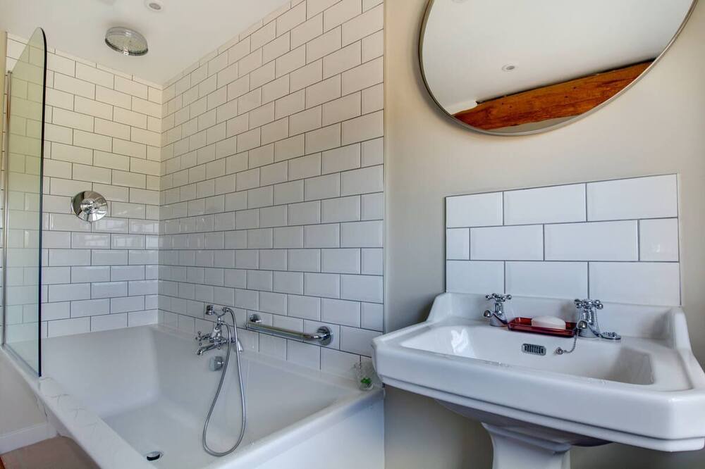 Photo of Bathroom in Mayfield