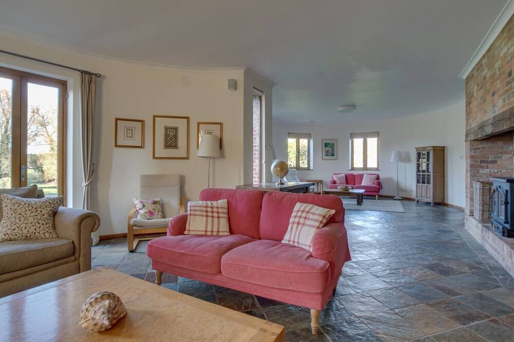 Photo of Livingroom in Abbess Roding