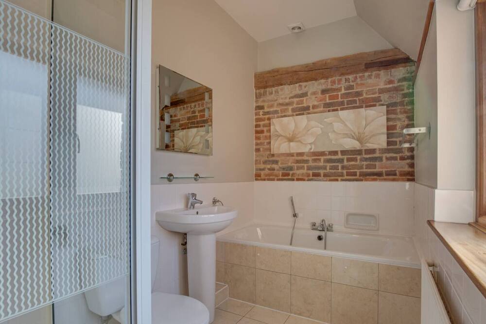 Photo of Bathroom in Abbess Roding