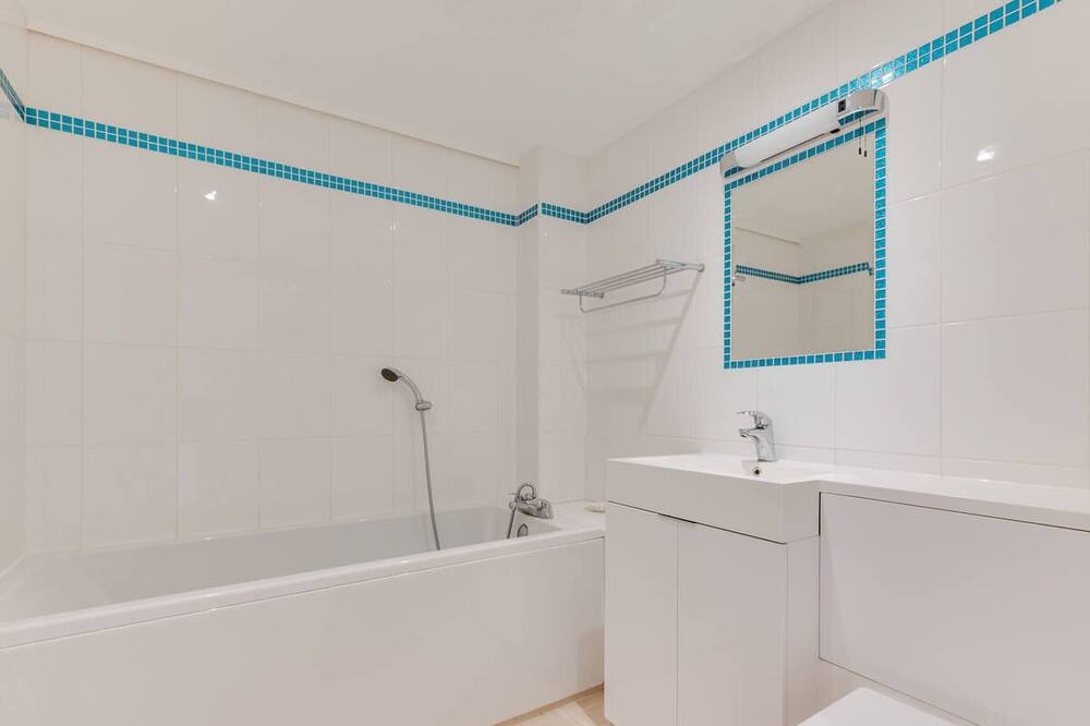 Photo of Bathroom in Etchinghill