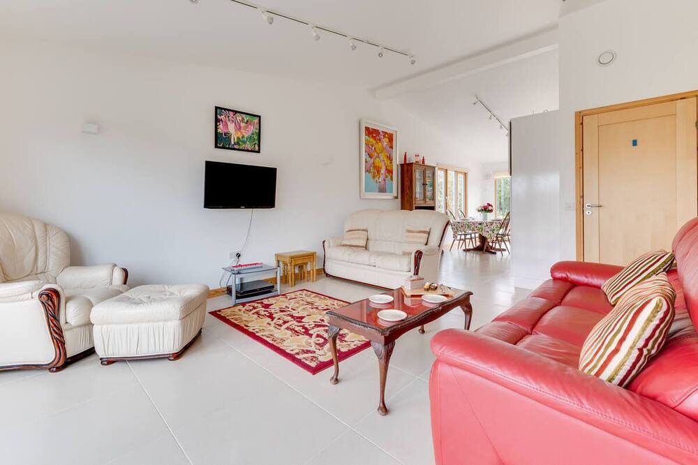 Photo of Livingroom in Etchinghill