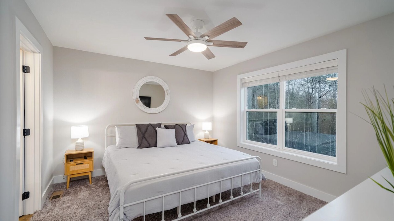 Photo of Bedroom in Lakeside Estates