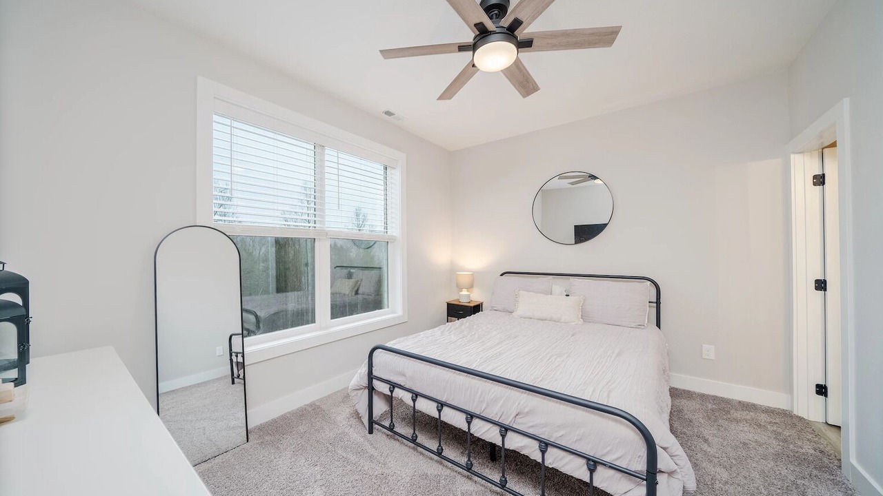 Photo of Bedroom in Lakeside Estates