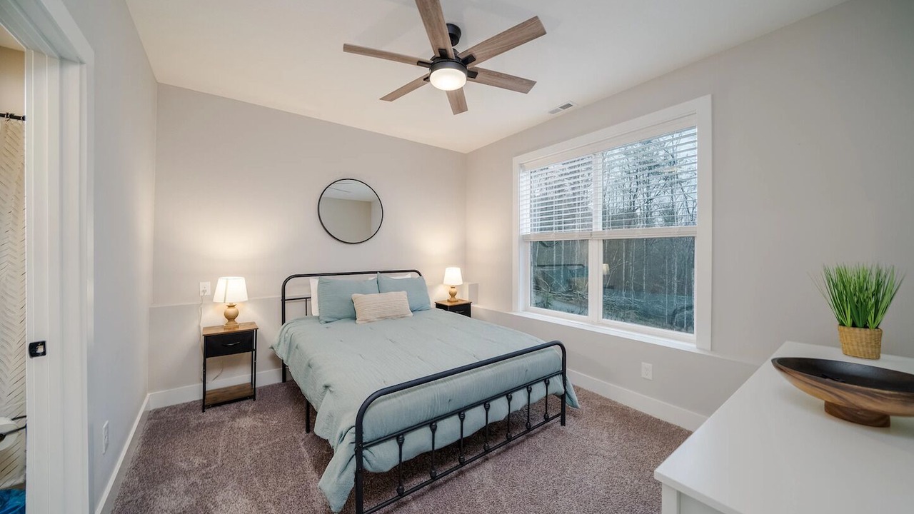 Photo of Bedroom in Lakeside Estates