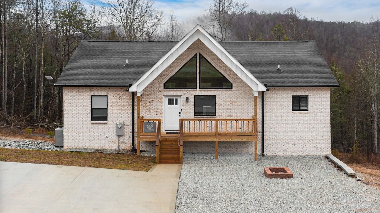 Photo of Outdoor in Lakeside Estates