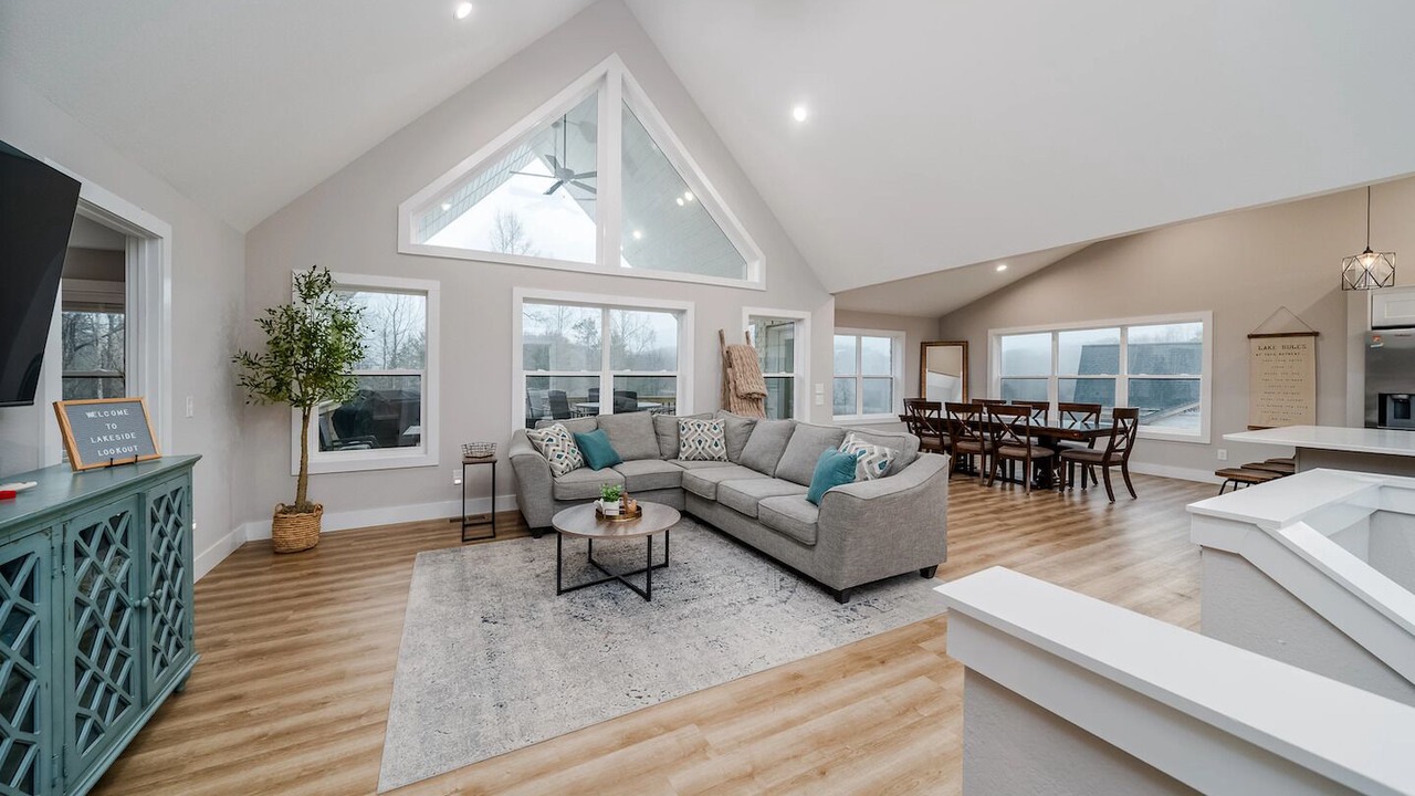 Photo of Livingroom in Lakeside Estates