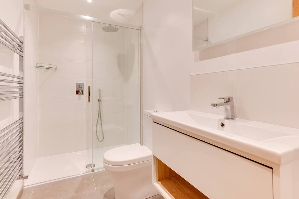 Photo of Bathroom in Ewhurst Green