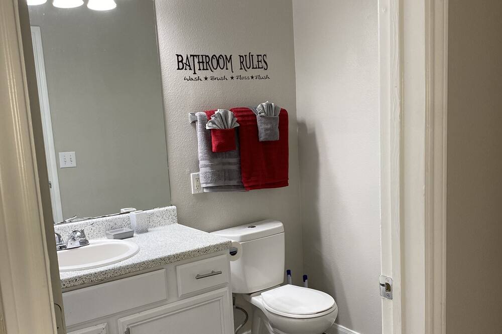 Photo of Bathroom in Greater Greenspoint