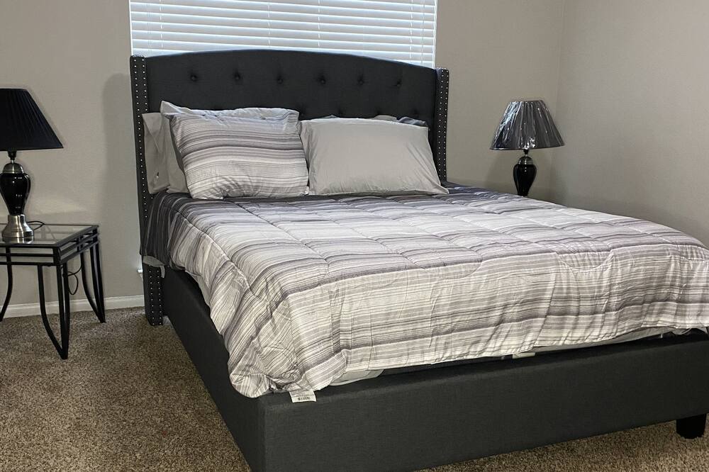 Photo of Bedroom in Greater Greenspoint