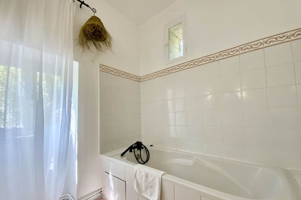 Photo of Bathroom in Les Beaux-Arts