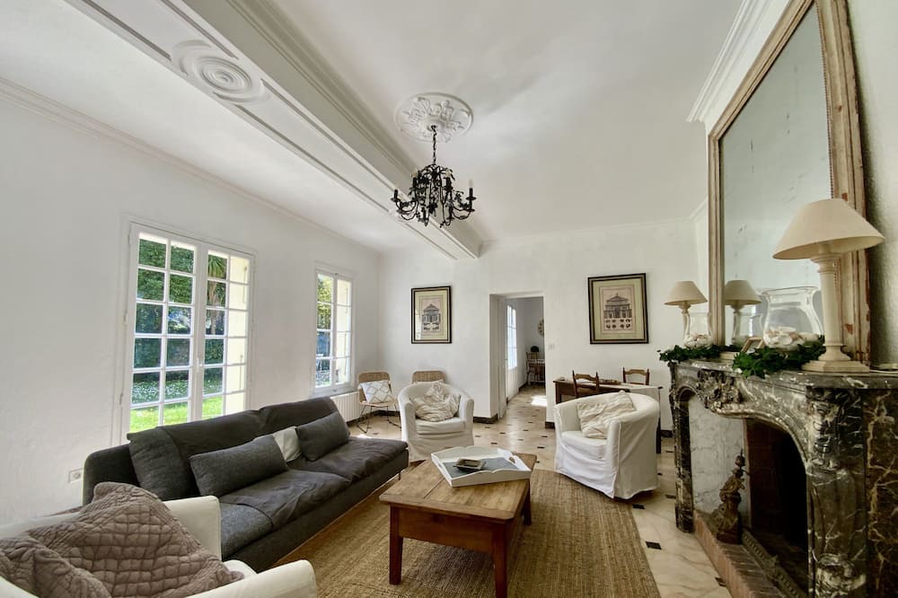 Photo of Livingroom in Les Beaux-Arts