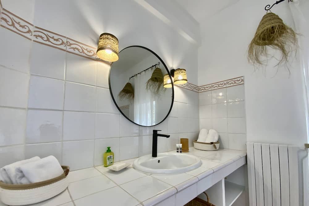 Photo of Bathroom in Les Beaux-Arts