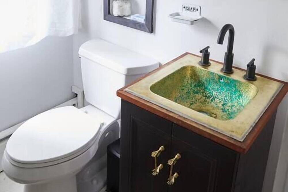Photo of Bathroom in Debruce