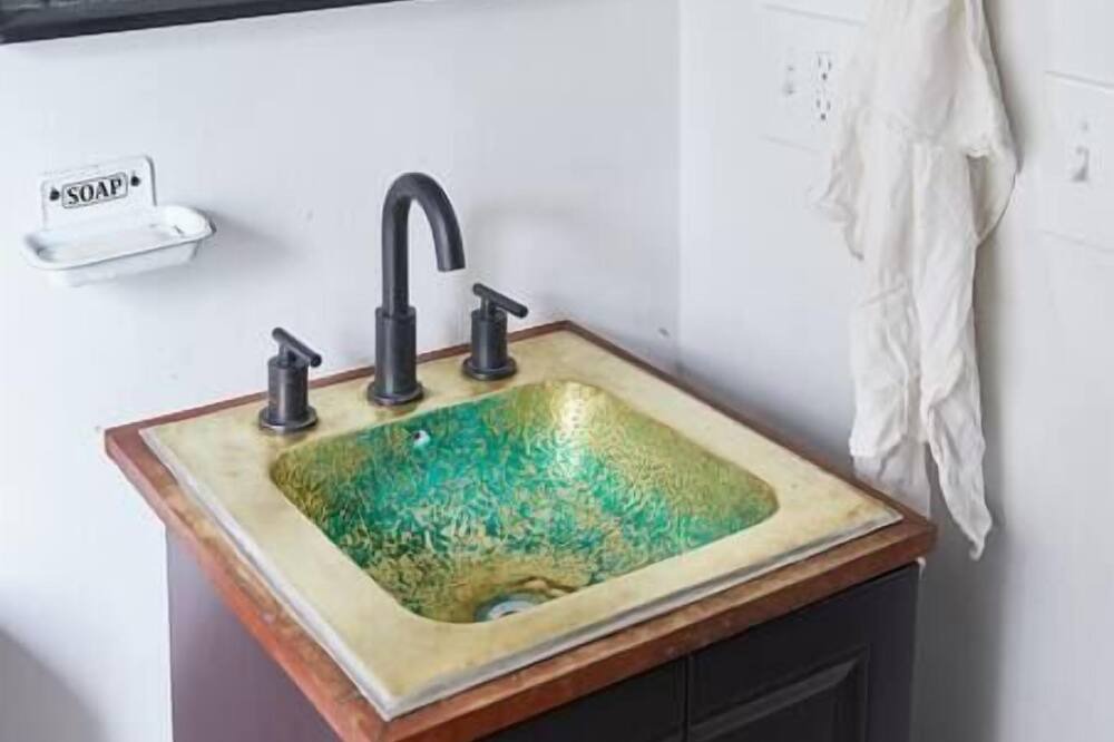 Photo of Bathroom in Debruce
