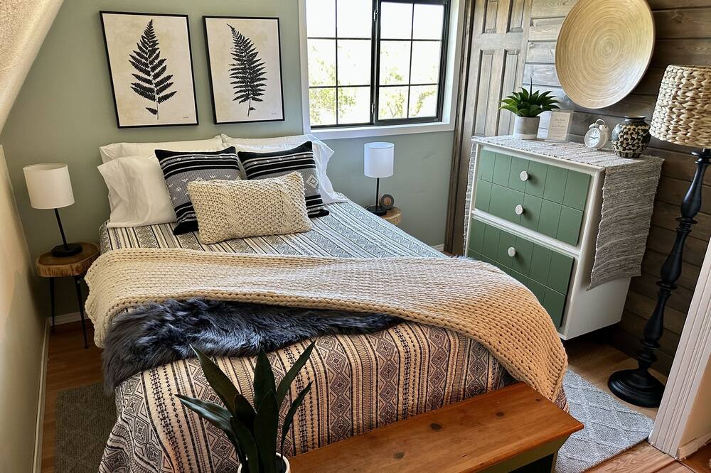 Photo of Bedroom in Spring Branch