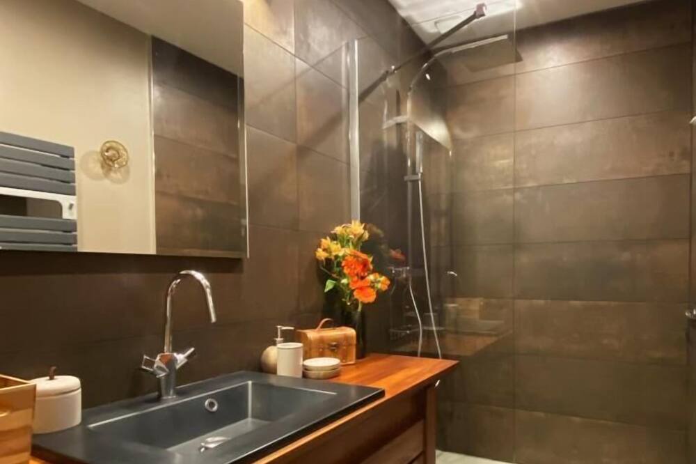 Photo of Bathroom in Galgon