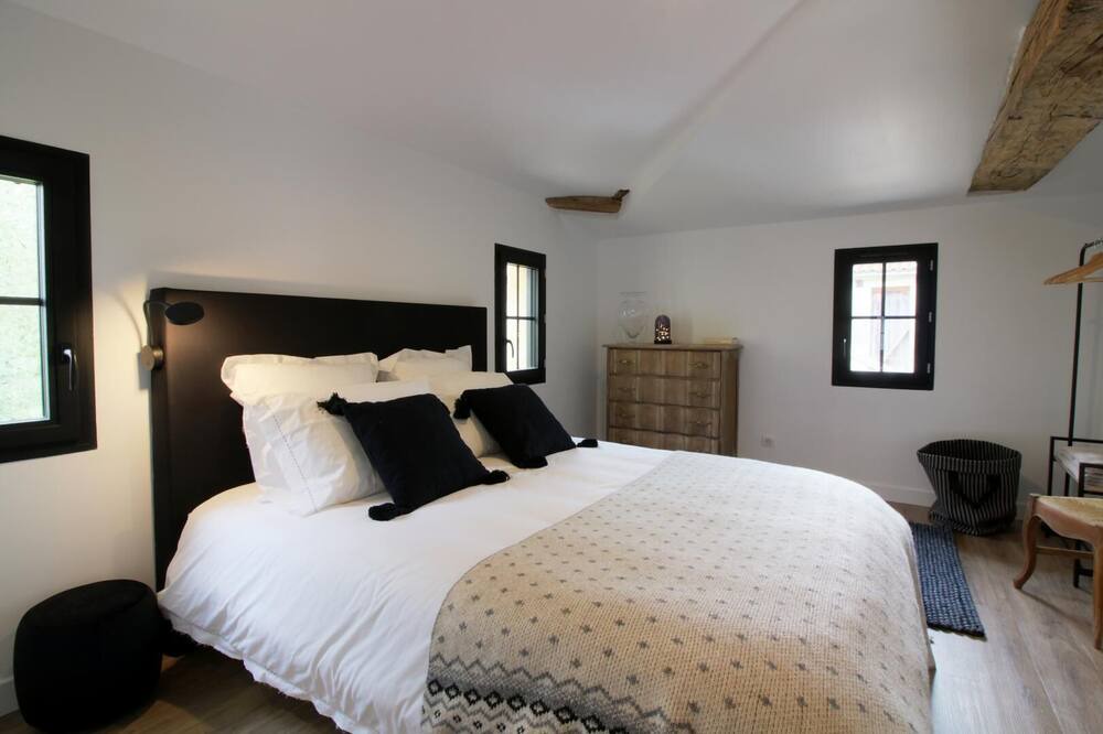 Photo of Bedroom in Pomerol