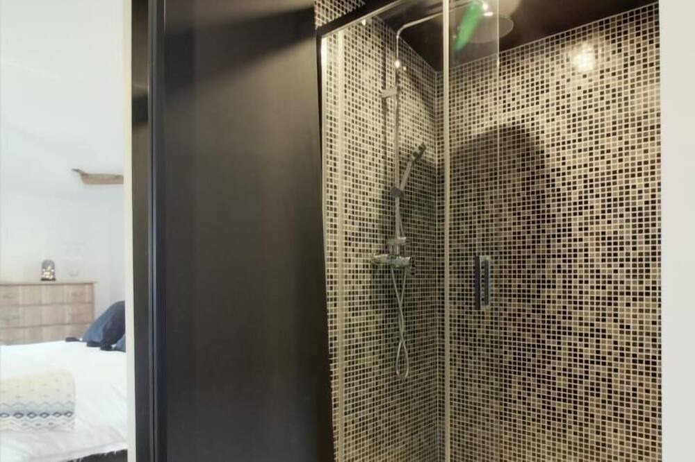 Photo of Bathroom in Pomerol
