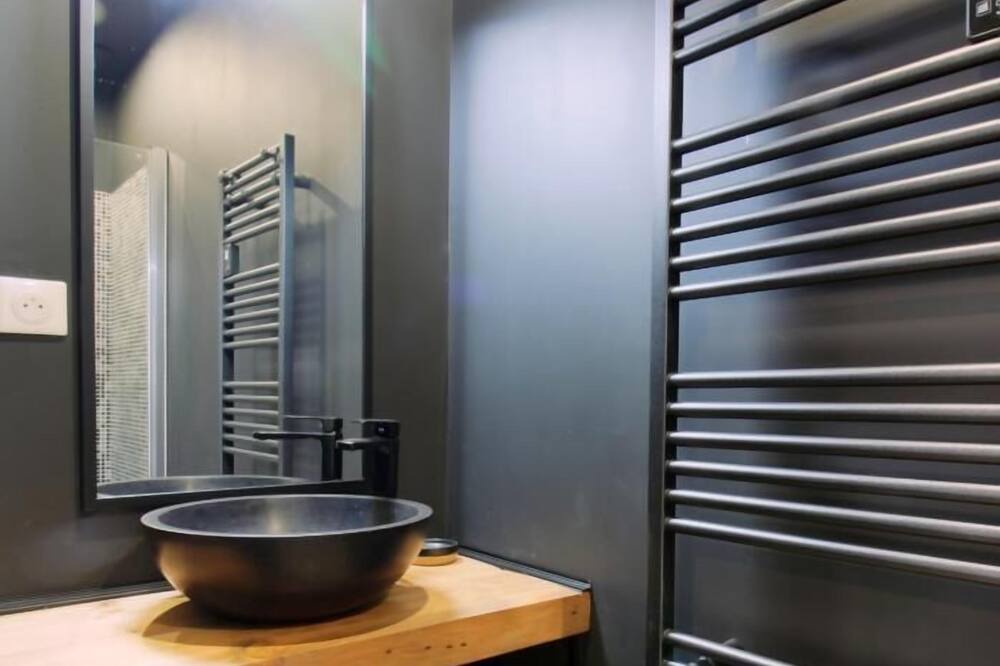 Photo of Bathroom in Pomerol