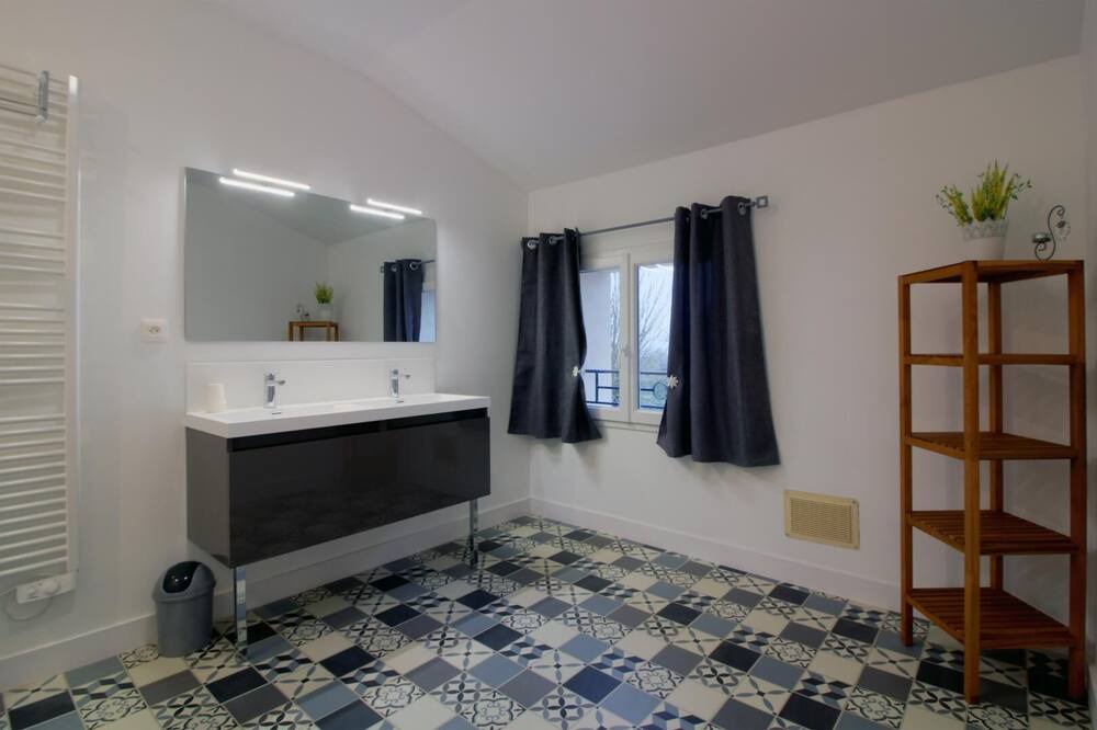 Photo of Bathroom in Lussac