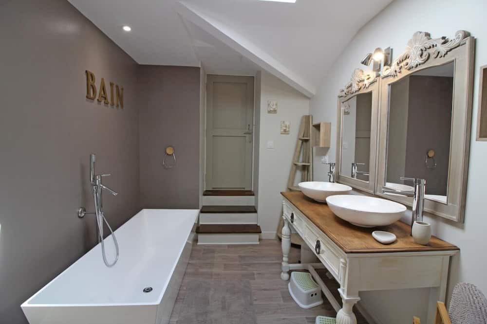 Photo of Bathroom in Morizes