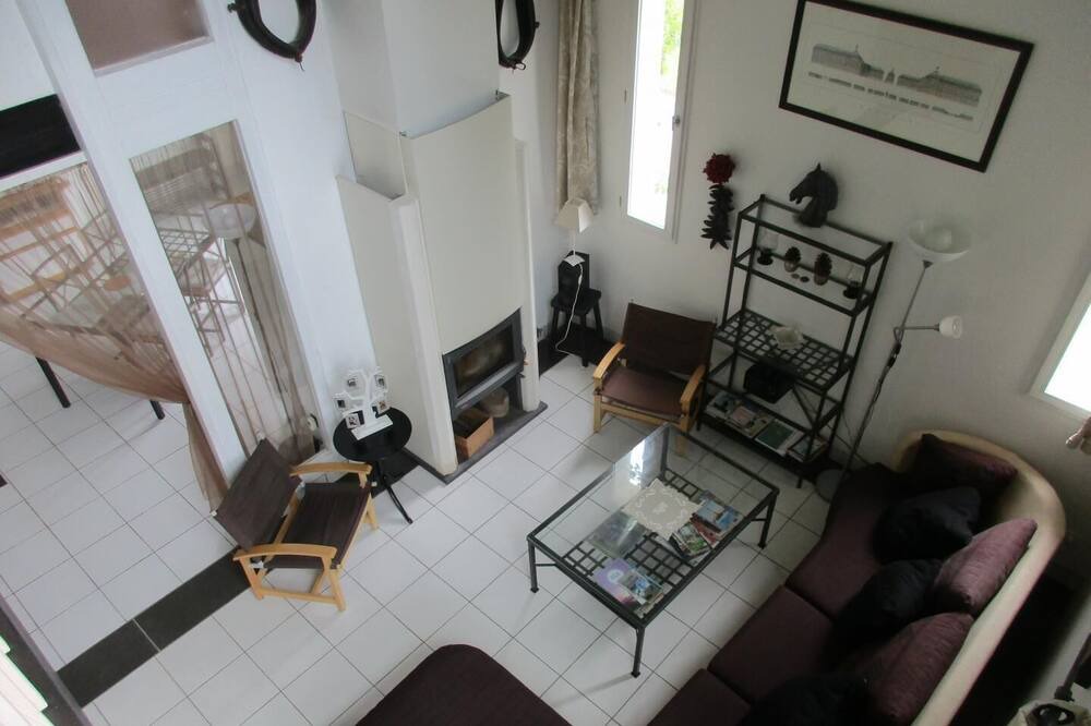Photo of Livingroom in Jau-Dignac-et-Loirac