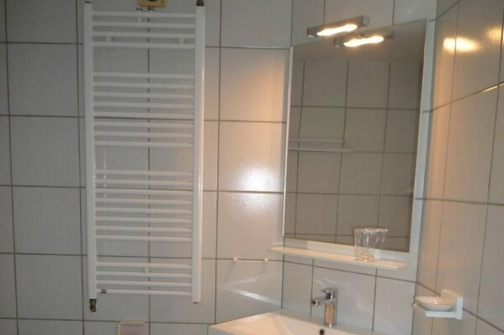 Photo of Bathroom in Jau-Dignac-et-Loirac