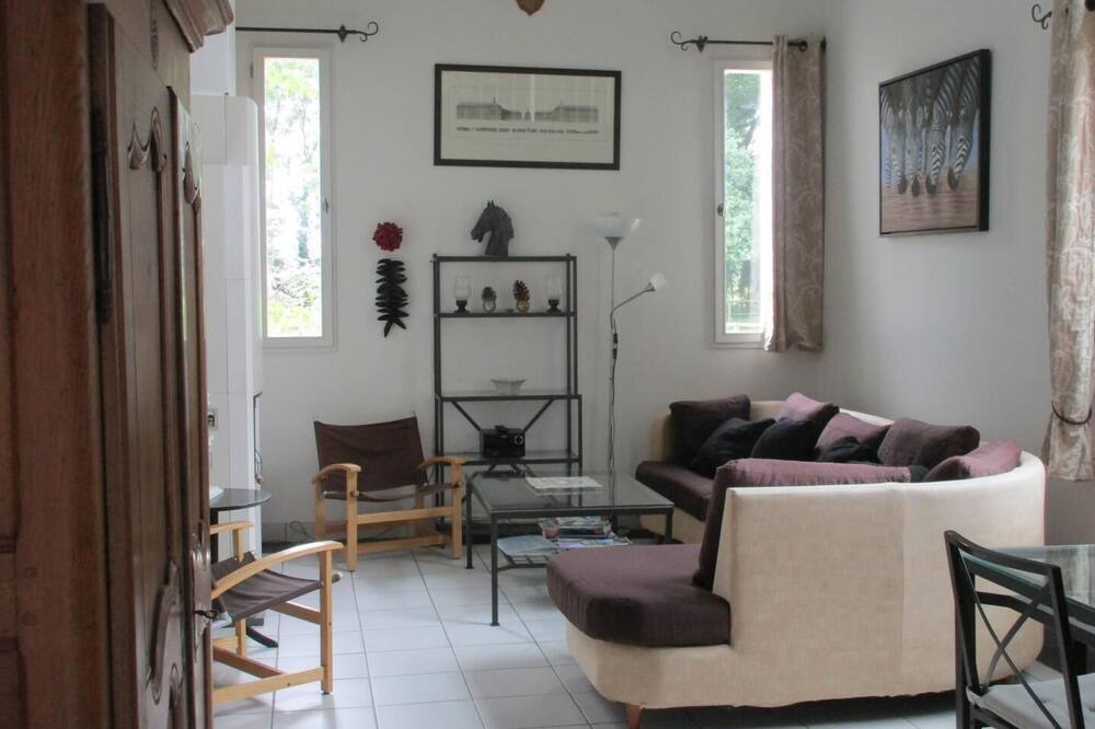 Photo of Livingroom in Jau-Dignac-et-Loirac