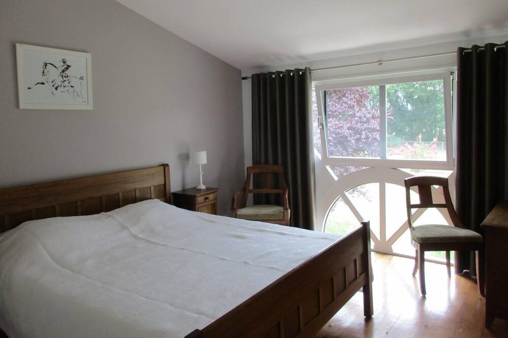 Photo of Bedroom in Jau-Dignac-et-Loirac