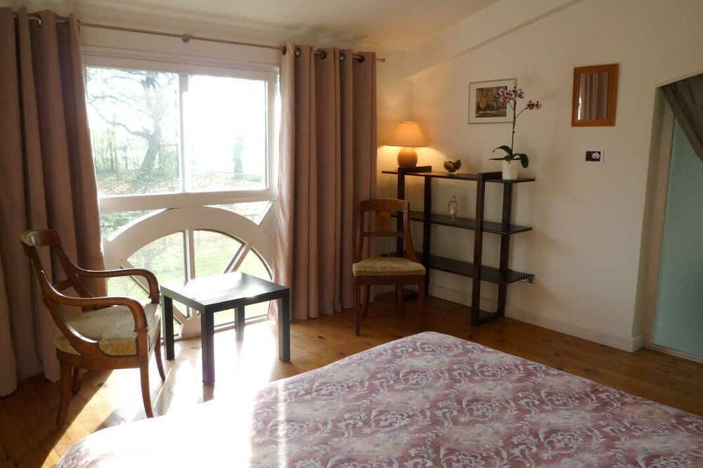 Photo of Bedroom in Jau-Dignac-et-Loirac