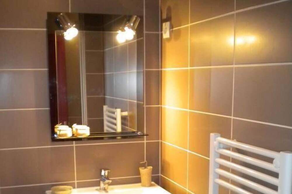 Photo of Bathroom in Saint-Pierre-d'Aurillac