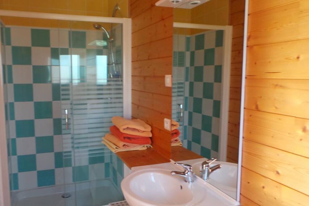 Photo of Bathroom in Sainte-Helene
