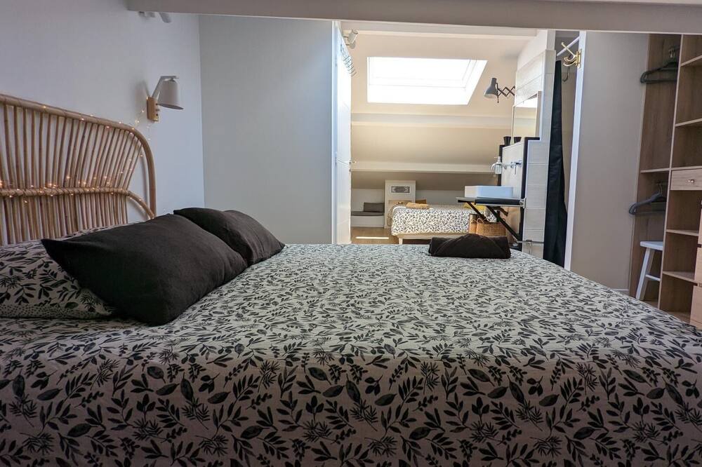 Photo of Bedroom in Le Taillan-Medoc