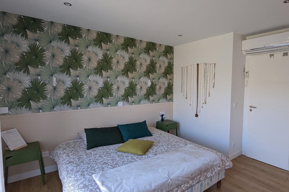 Photo of Bedroom in Le Taillan-Medoc