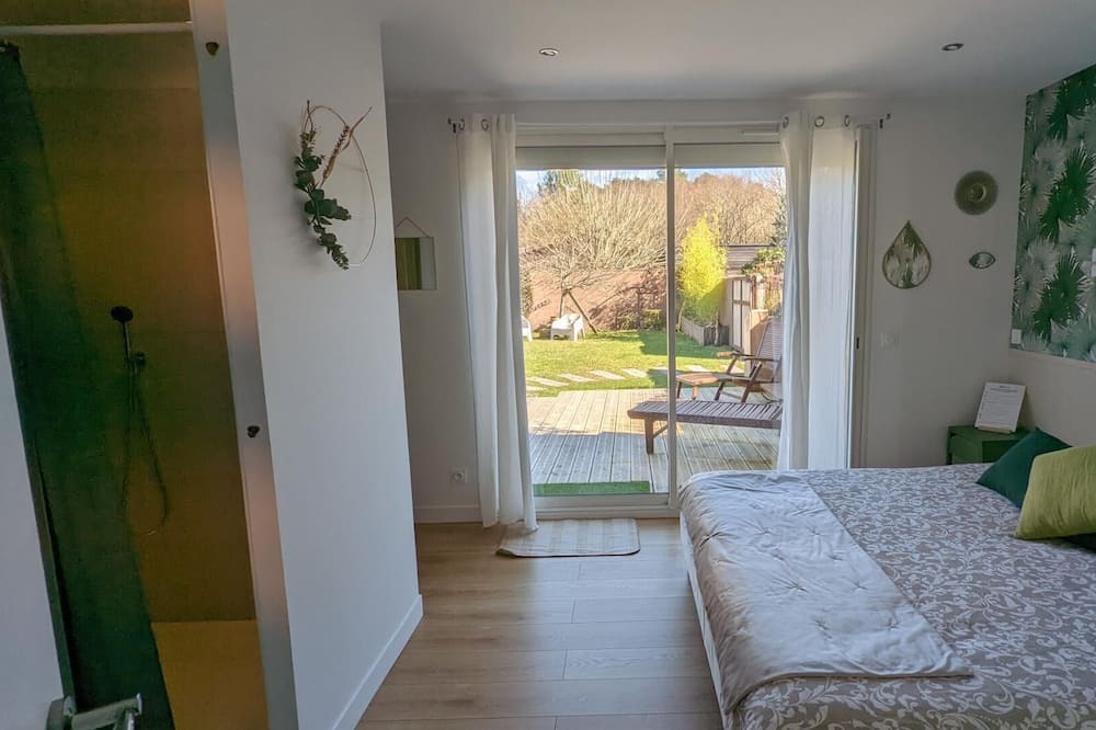 Photo of Bedroom in Le Taillan-Medoc