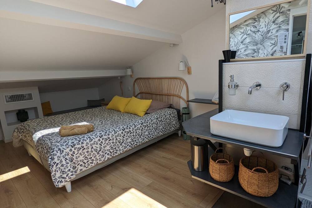 Photo of Bedroom in Le Taillan-Medoc