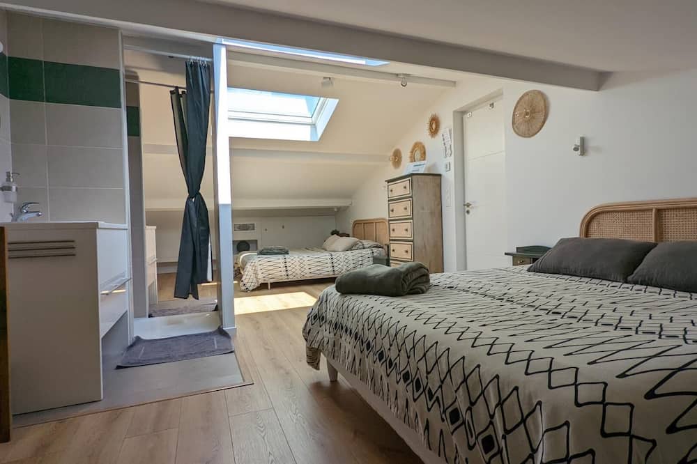 Photo of Bedroom in Le Taillan-Medoc